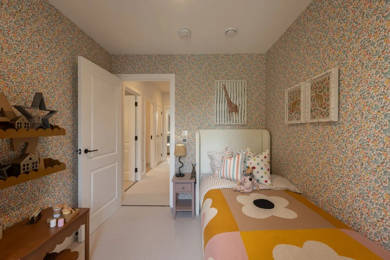 London Square, Twickenham, TW2, photo 8