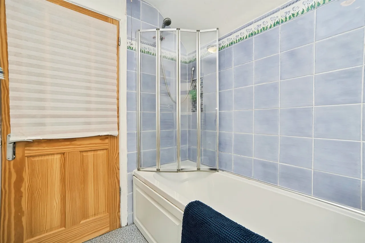 Banksfield Crescent, Yeadon, LS19, photo 20