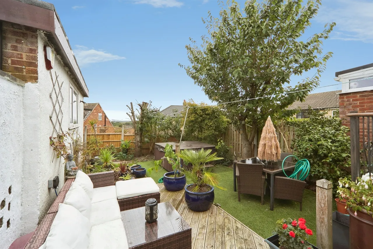 Banksfield Crescent, Yeadon, LS19, photo 4