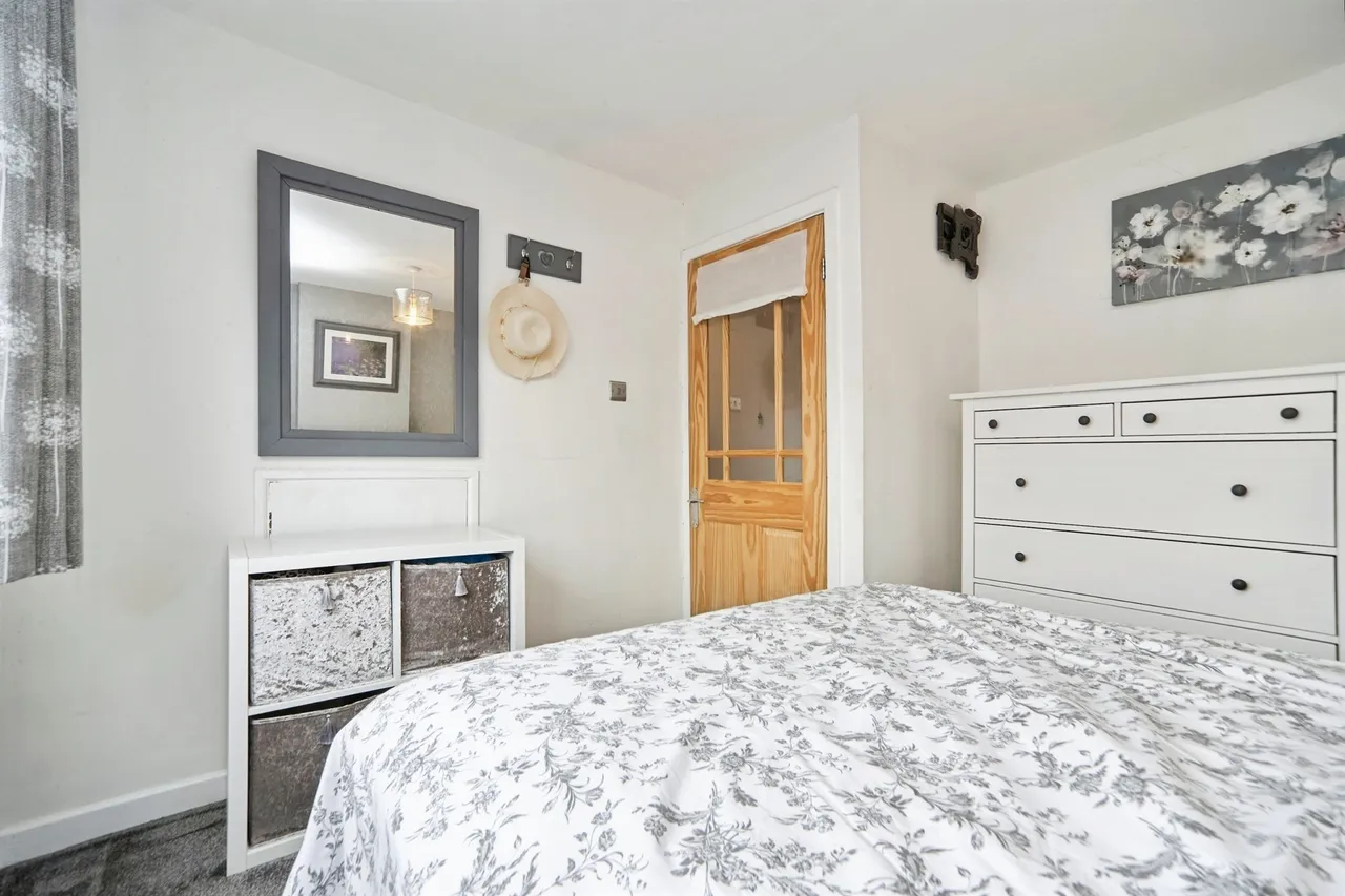Banksfield Crescent, Yeadon, LS19, photo 13