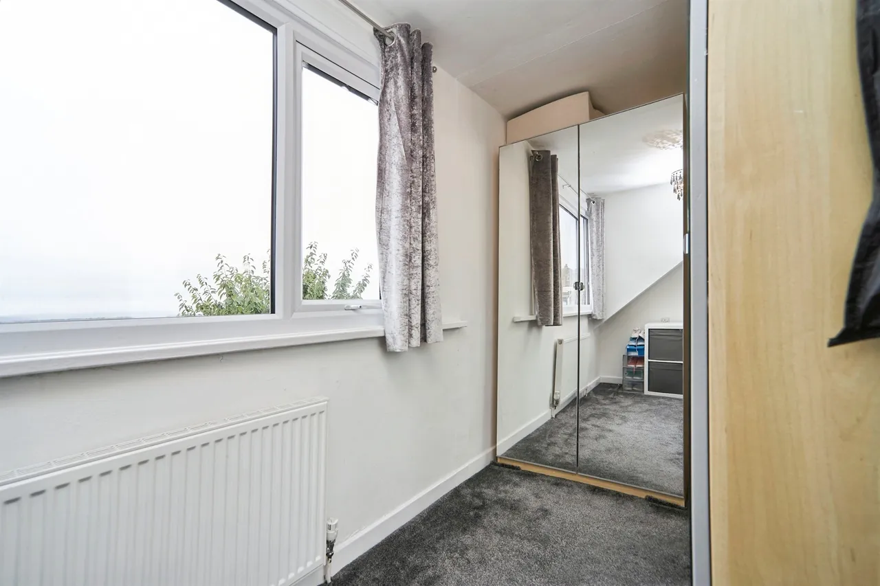 Banksfield Crescent, Yeadon, LS19, photo 17