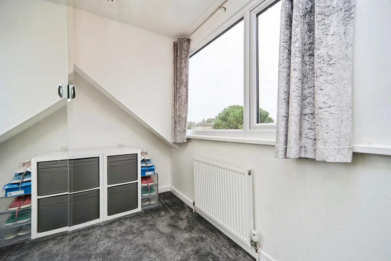 Banksfield Crescent, Yeadon, LS19, photo 16