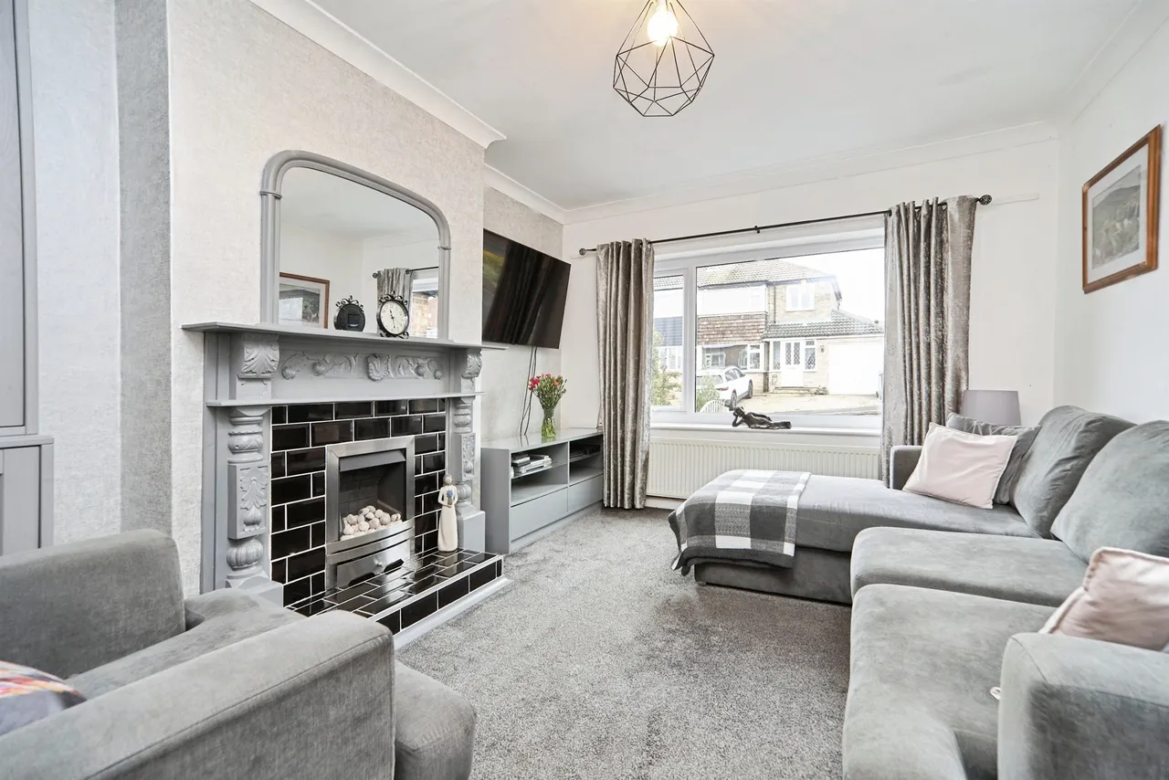 Banksfield Crescent, Yeadon, LS19, photo 7