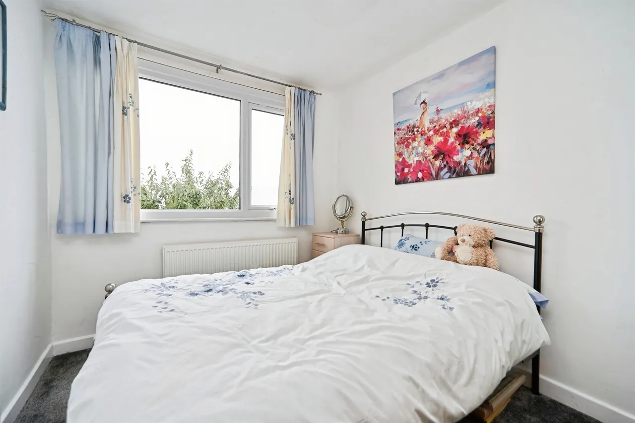 Banksfield Crescent, Yeadon, LS19, photo 15