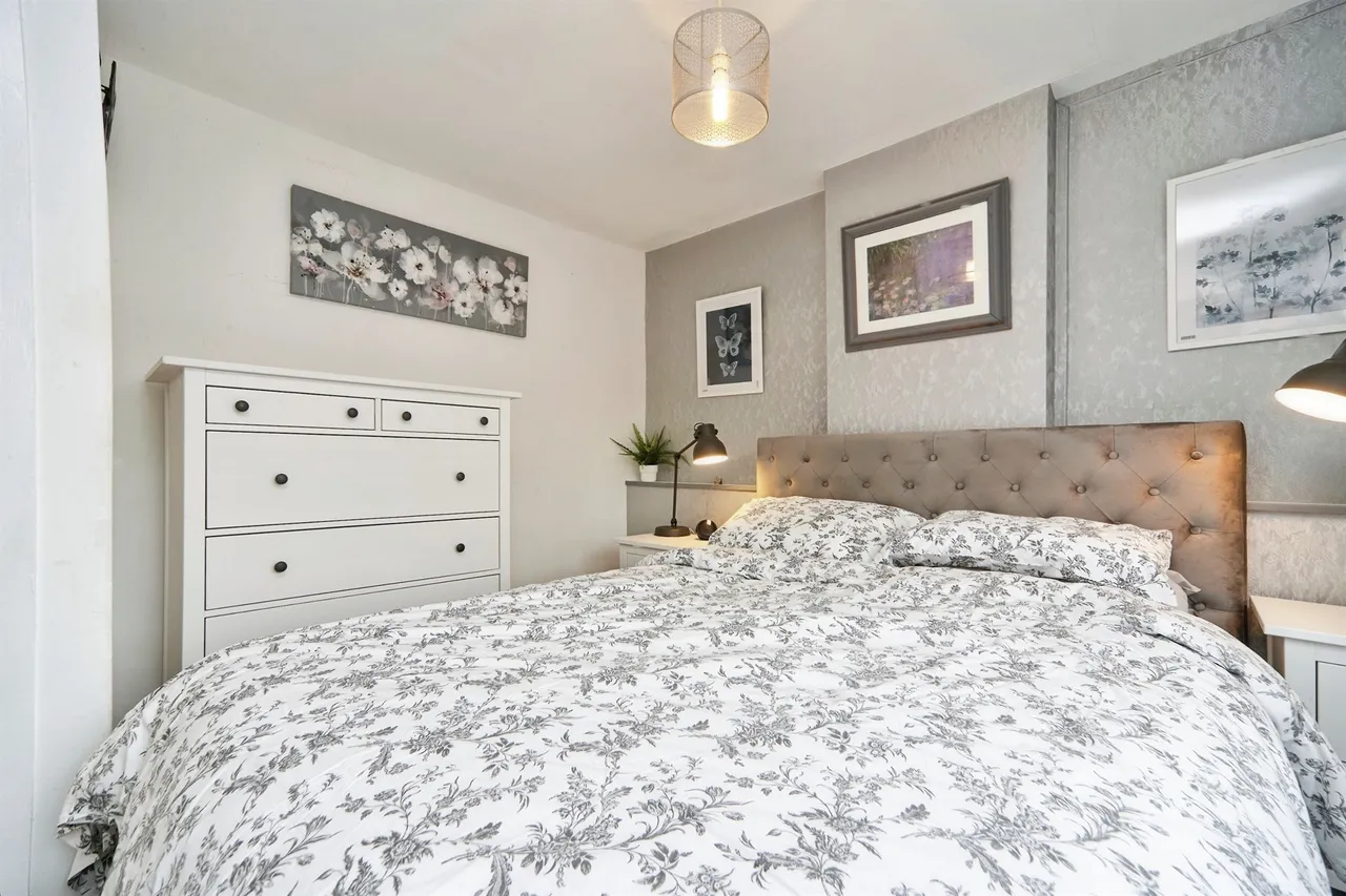 Banksfield Crescent, Yeadon, LS19, photo 14