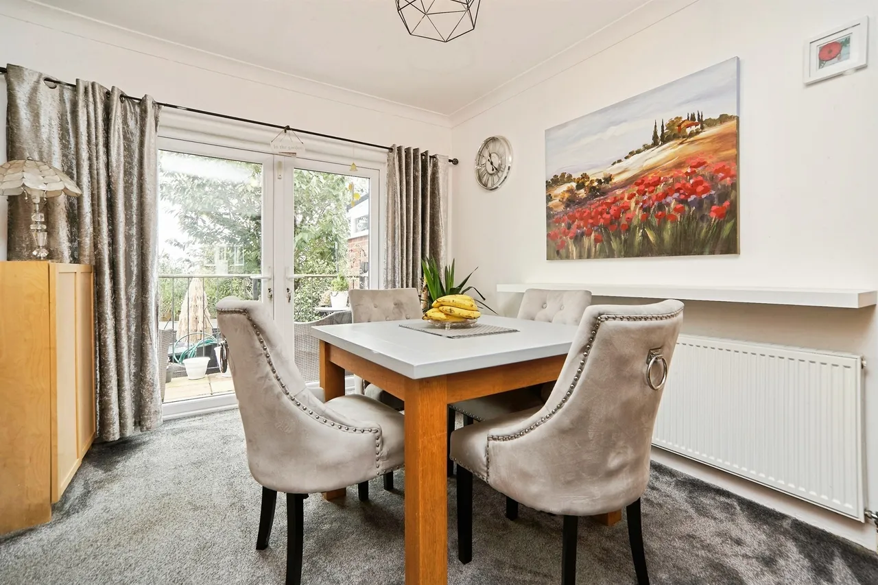 Banksfield Crescent, Yeadon, LS19, photo 9