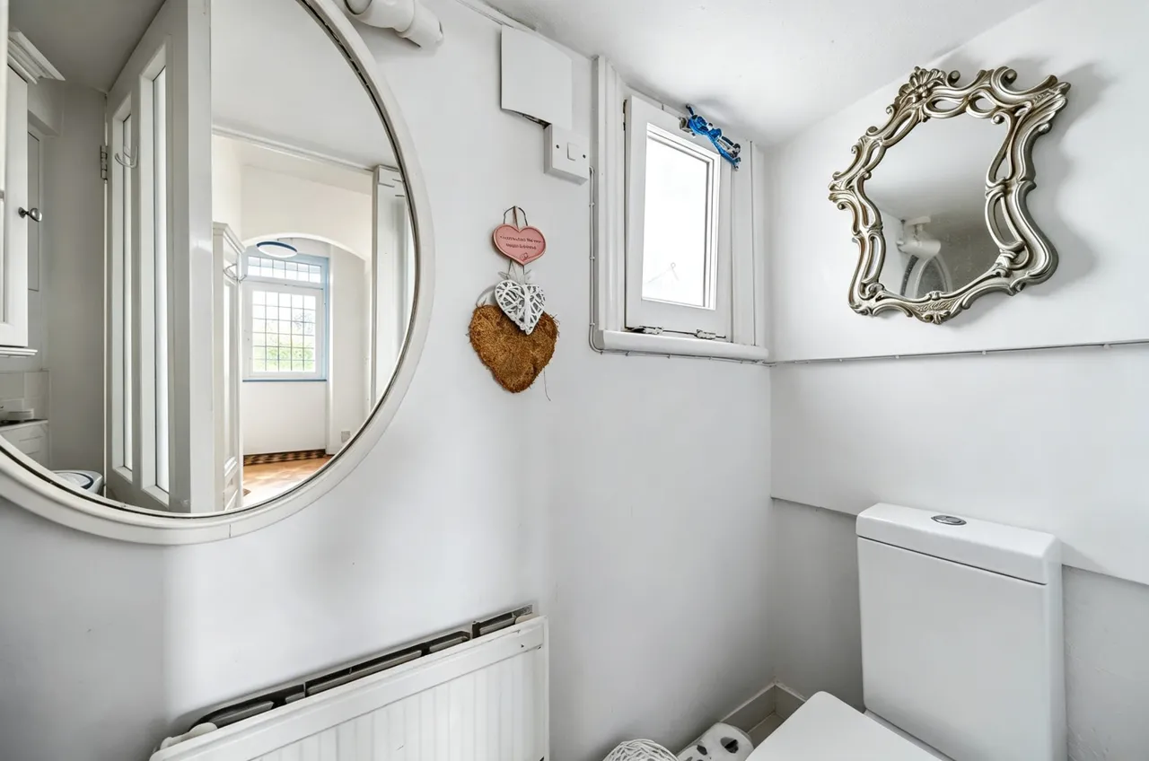 St. Georges Avenue, Weybridge, KT13, photo 7
