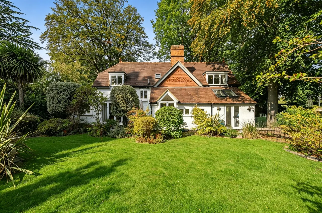 St. Georges Avenue, Weybridge, KT13, photo 18