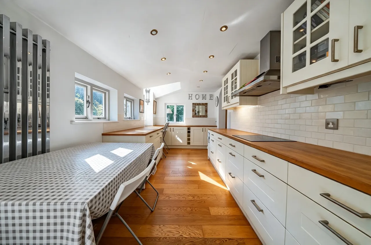 St. Georges Avenue, Weybridge, KT13, photo 6
