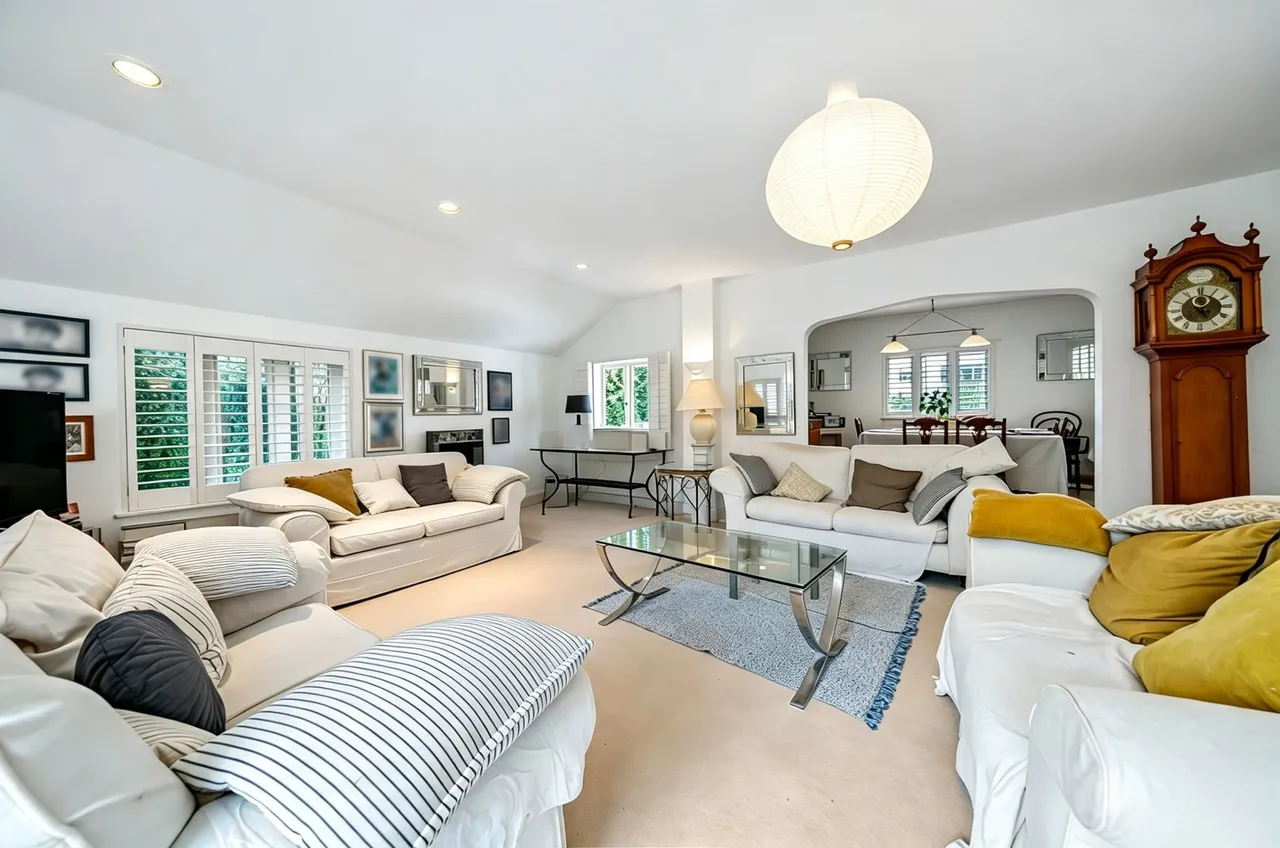 St. Georges Avenue, Weybridge, KT13, photo 5