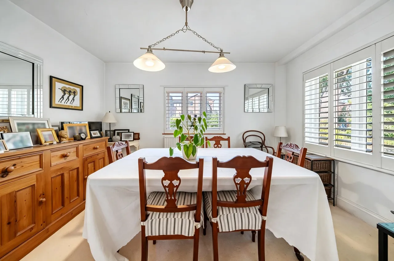 St. Georges Avenue, Weybridge, KT13, photo 4