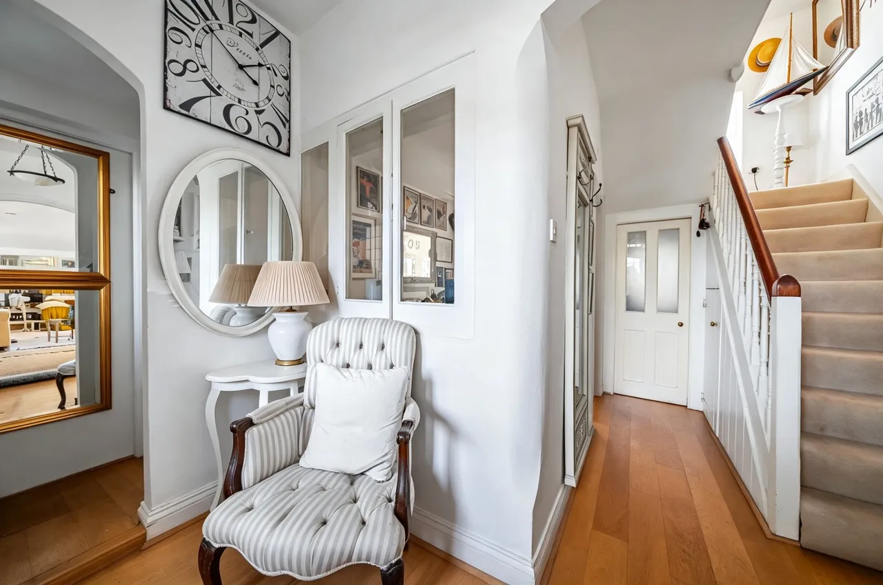 St. Georges Avenue, Weybridge, KT13, photo 9