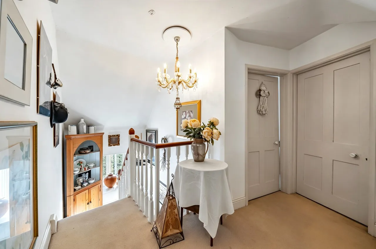 St. Georges Avenue, Weybridge, KT13, photo 16
