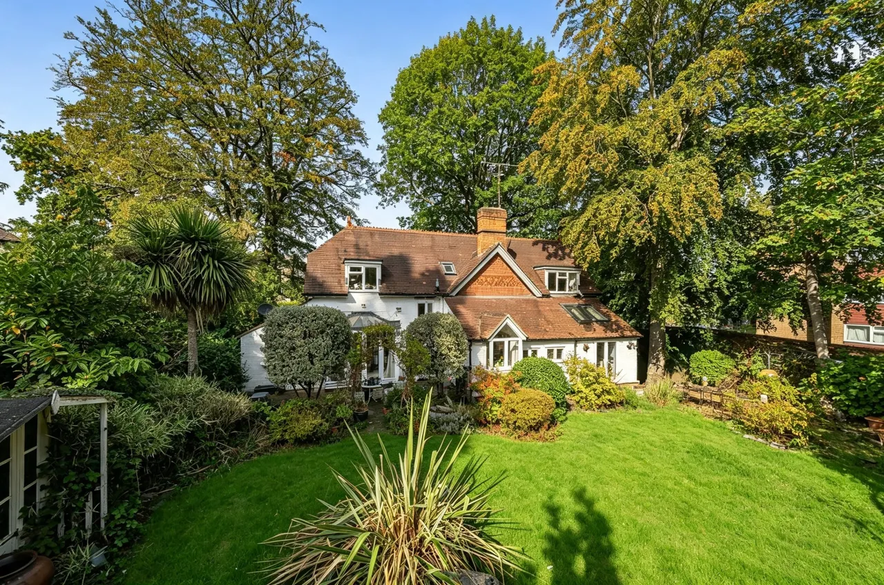 St. Georges Avenue, Weybridge, KT13, photo 19