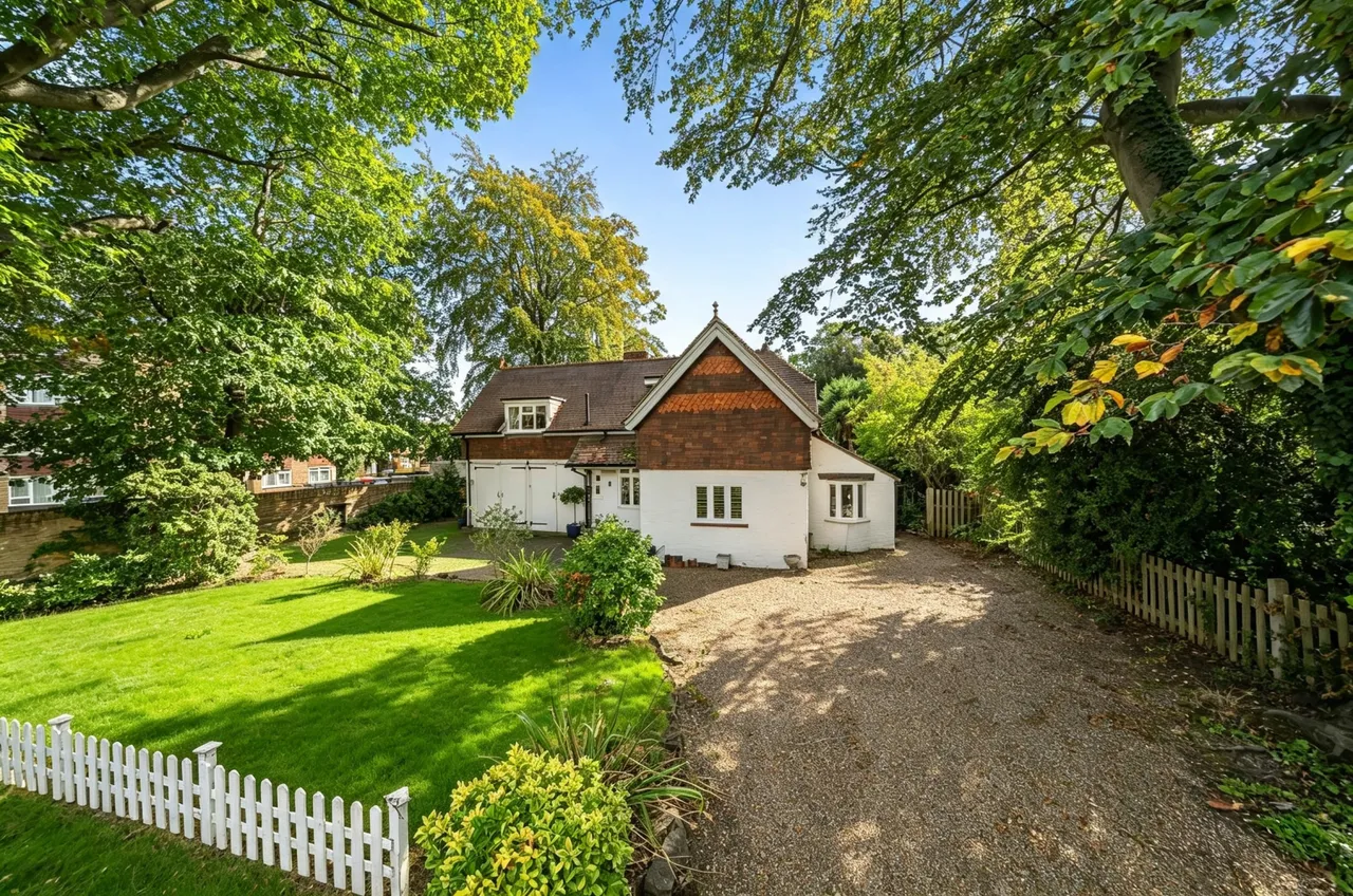 St. Georges Avenue, Weybridge, KT13, photo 20