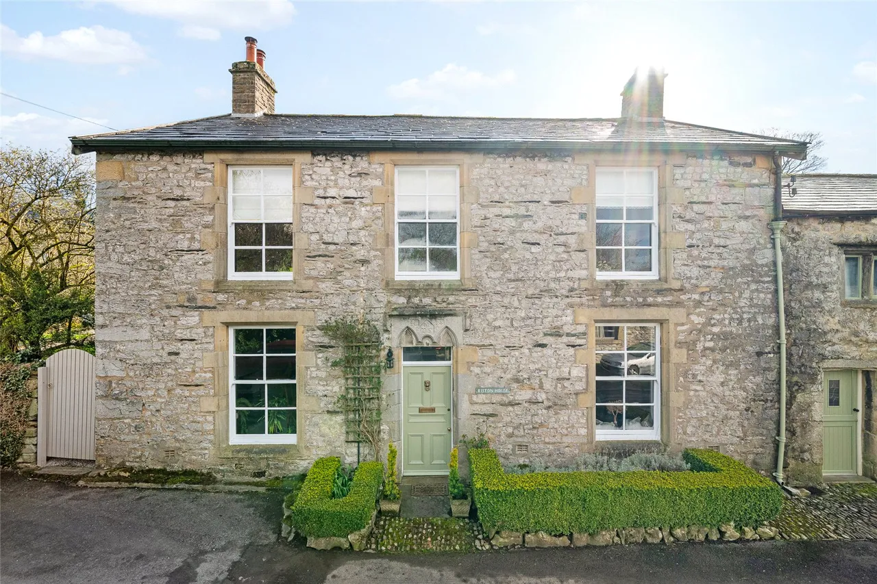 5 bed house for sale, Main Street, Stainforth