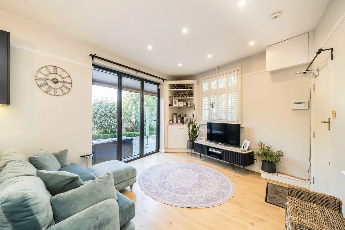 Weybourne Street, SW18, photo 8
