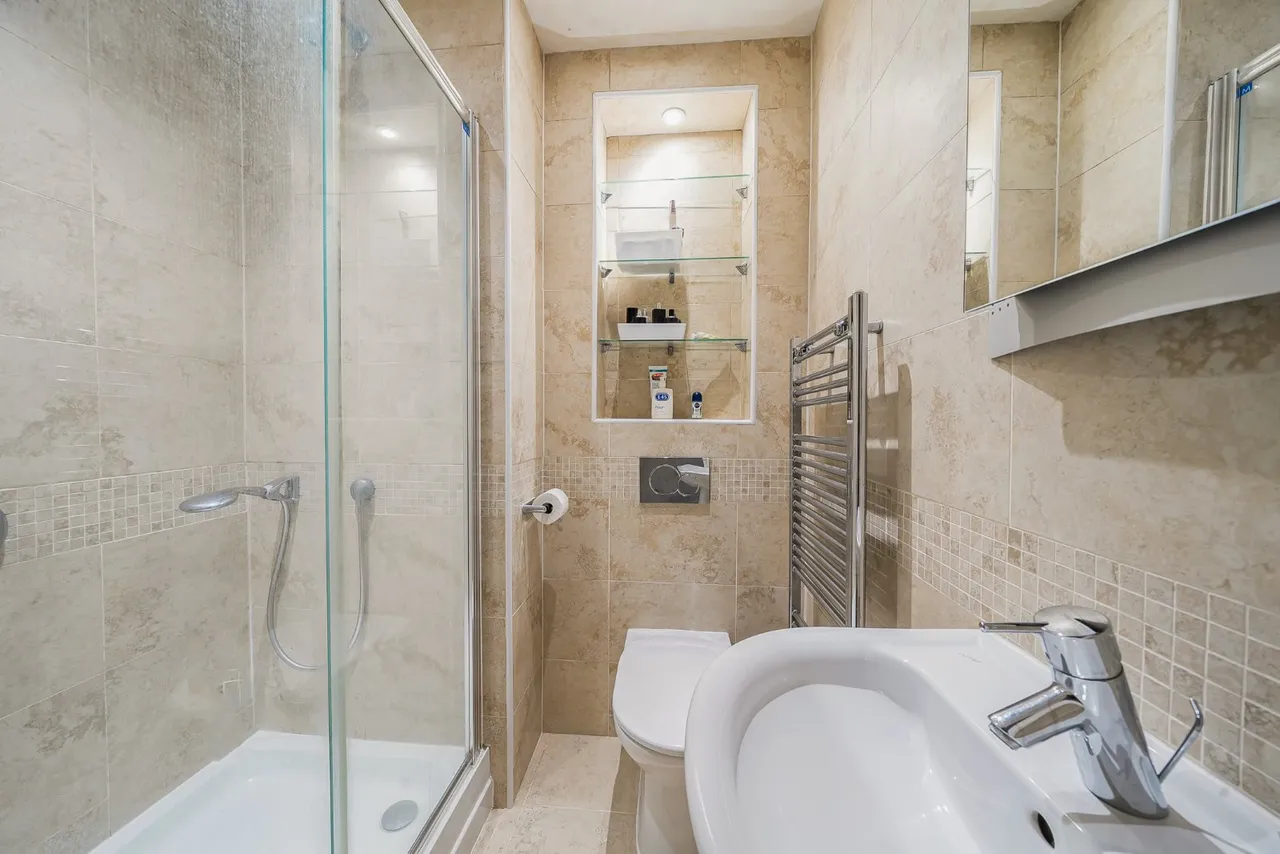 Waverley Lane, Farnham, GU9, photo 6