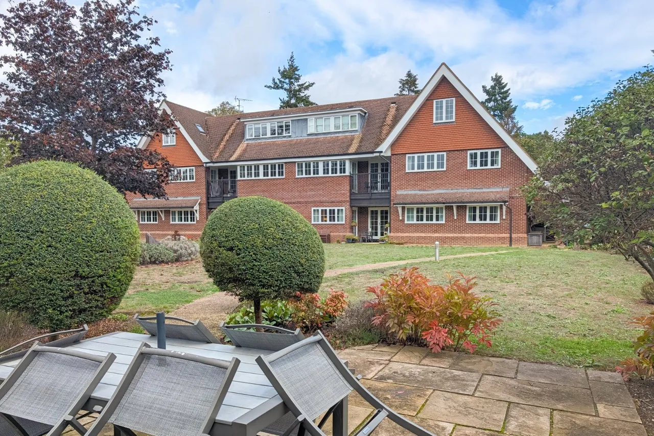 Waverley Lane, Farnham, GU9, photo 12
