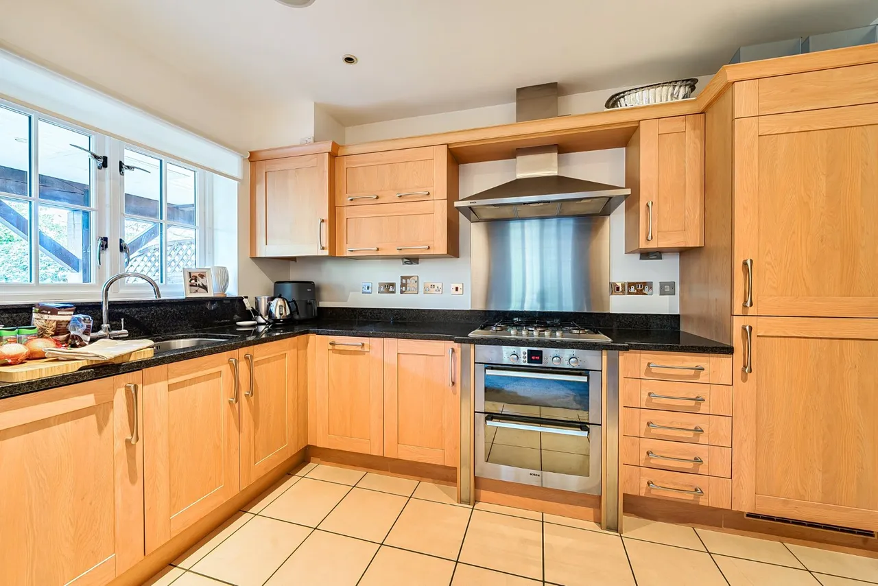 Waverley Lane, Farnham, GU9, photo 3