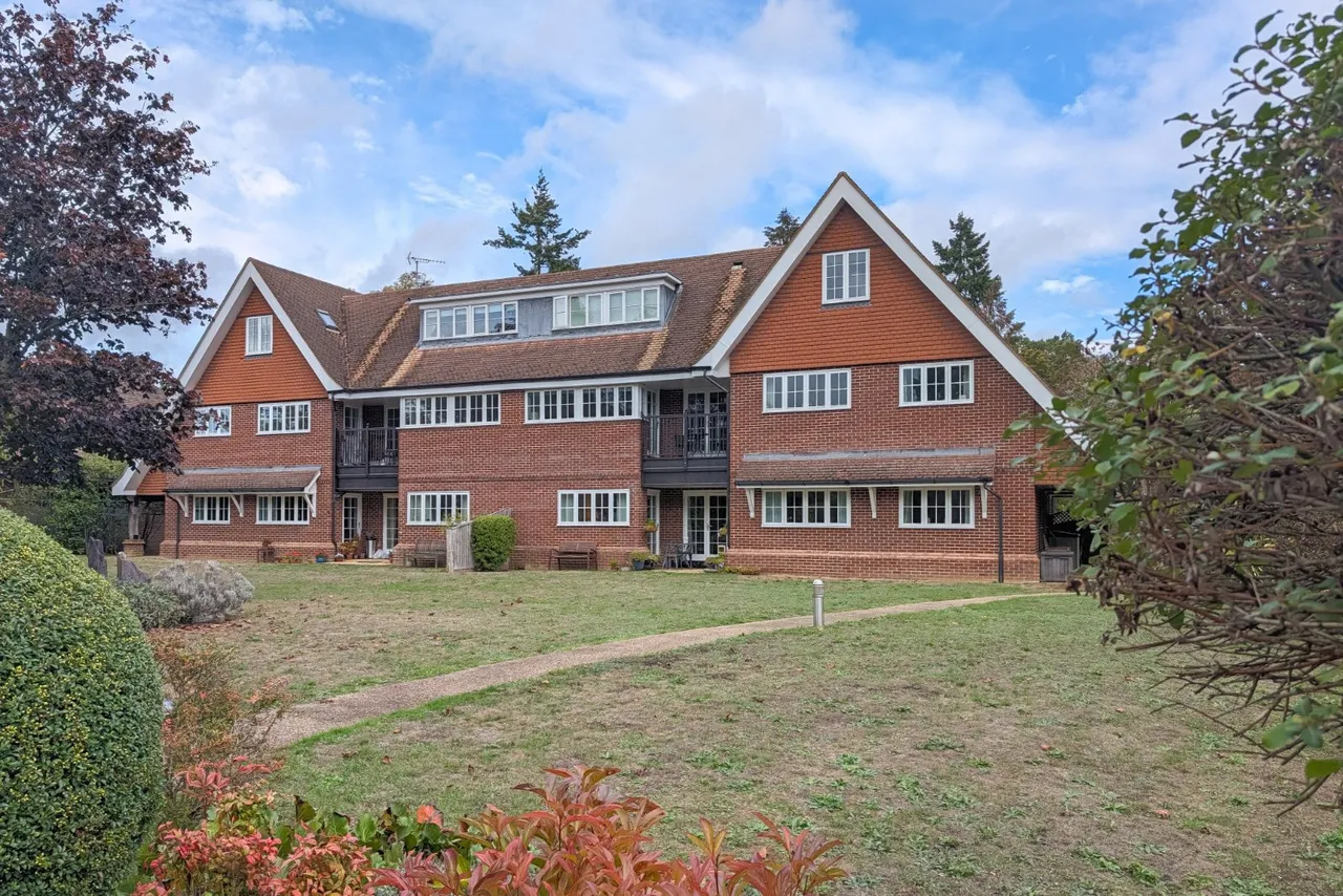 Waverley Lane, Farnham, GU9, photo 11