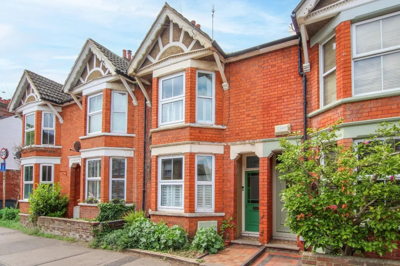 3 bed house for sale — Church Street, Leighton Buzzard