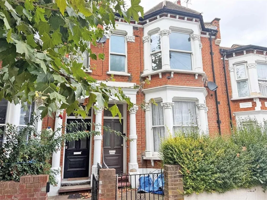 2 bed flat for sale — Tunley Road, London
