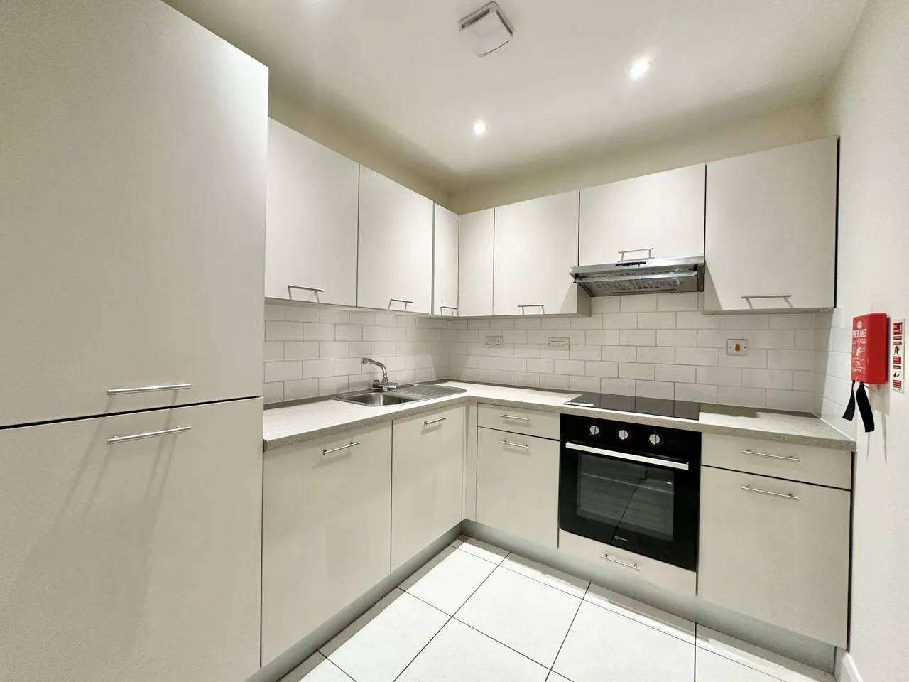Room 19, Waterside House Woodley Headland, Milton Keynes, Peartree Bridge, MK6 3FE, photo 4