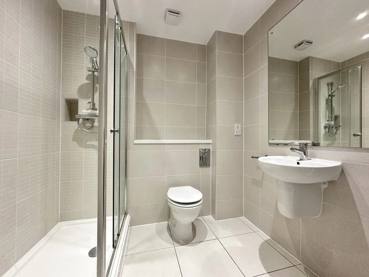Room 19, Waterside House Woodley Headland, Milton Keynes, Peartree Bridge, MK6 3FE, photo 7