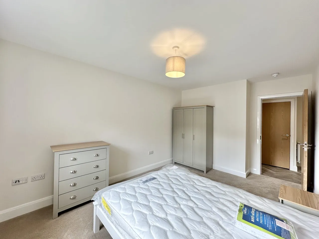 Room 19, Waterside House Woodley Headland, Milton Keynes, Peartree Bridge, MK6 3FE, photo 6