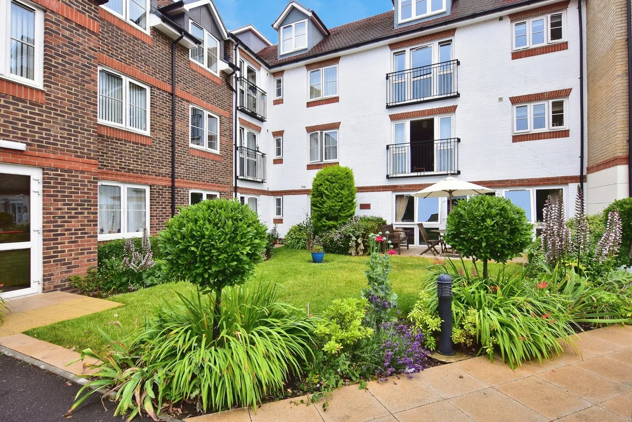 Canterbury Road, Sittingbourne, Kent, ME10, photo 4