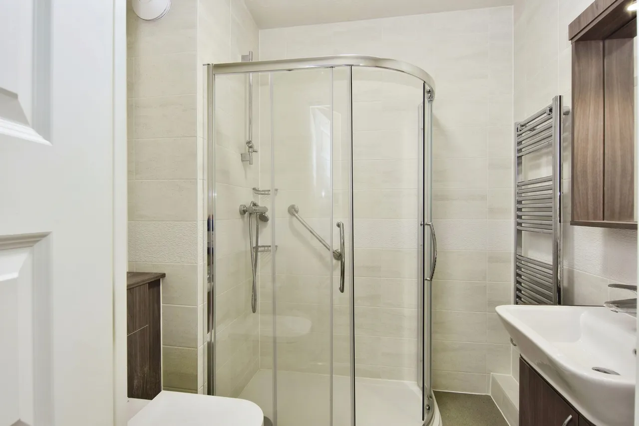 Canterbury Road, Sittingbourne, Kent, ME10, photo 8
