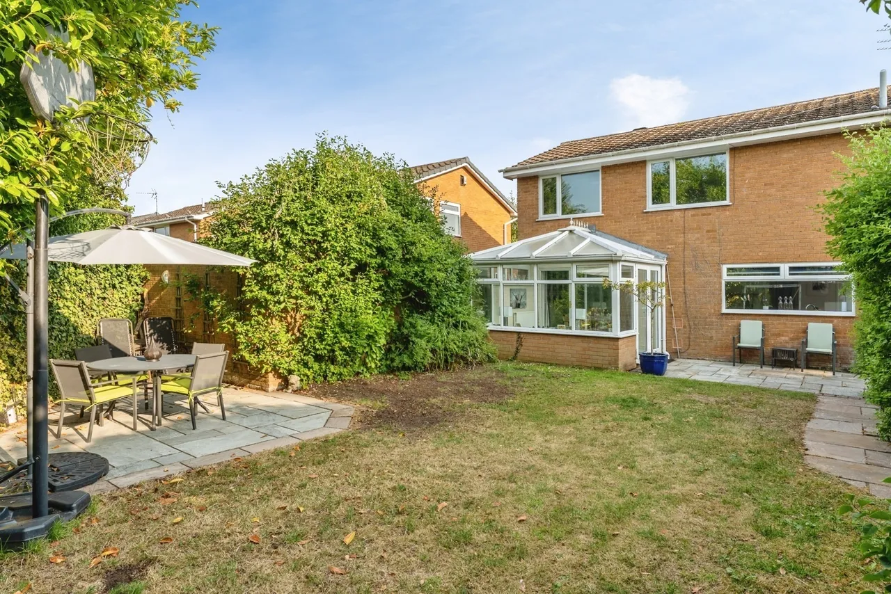 Whitegates Crescent, Willaston, CH64, photo 11