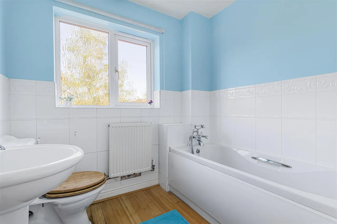 Old Pinewood Way, Papworth Everard, CB23, photo 18