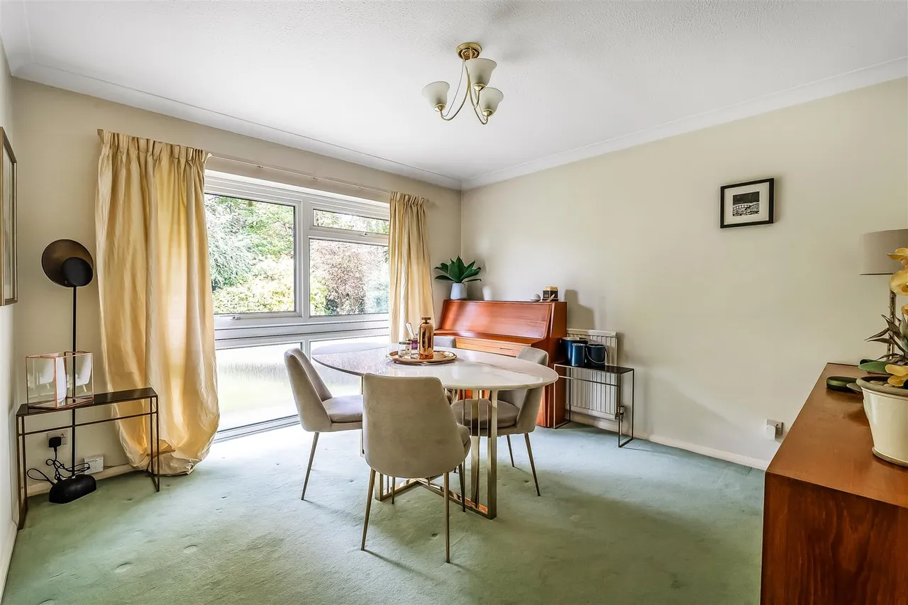 Ermyn Way, Leatherhead, KT22, photo 2