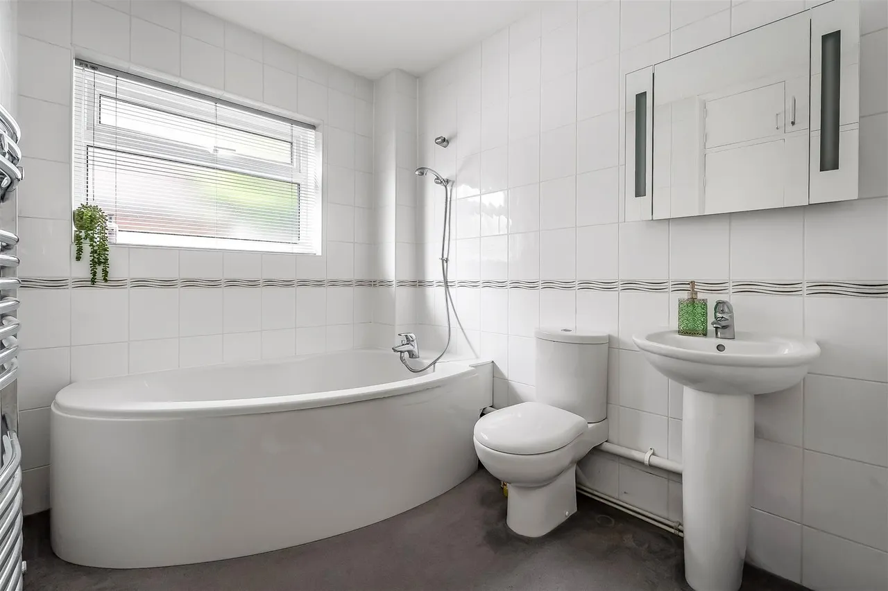 Ermyn Way, Leatherhead, KT22, photo 13