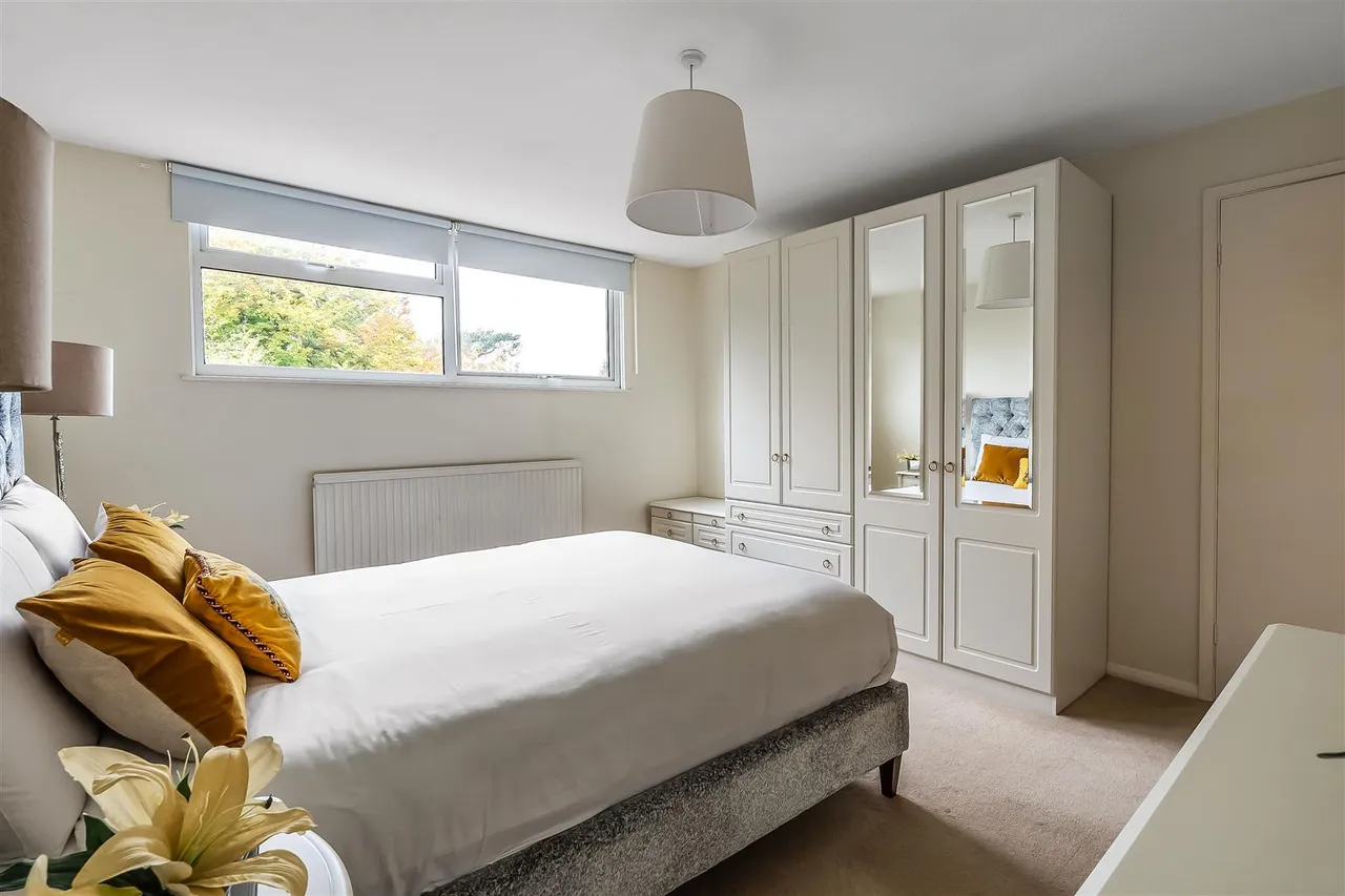 Ermyn Way, Leatherhead, KT22, photo 17