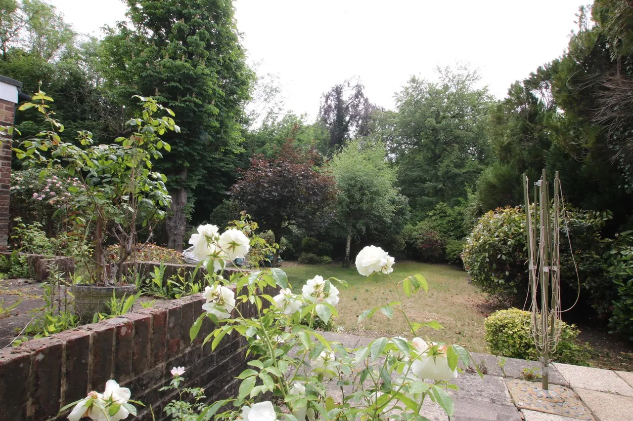 Ermyn Way, Leatherhead, KT22, photo 20