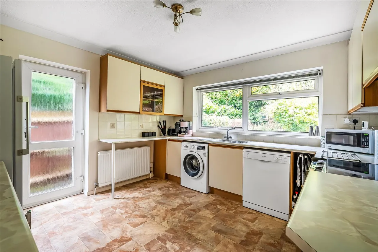 Ermyn Way, Leatherhead, KT22, photo 3