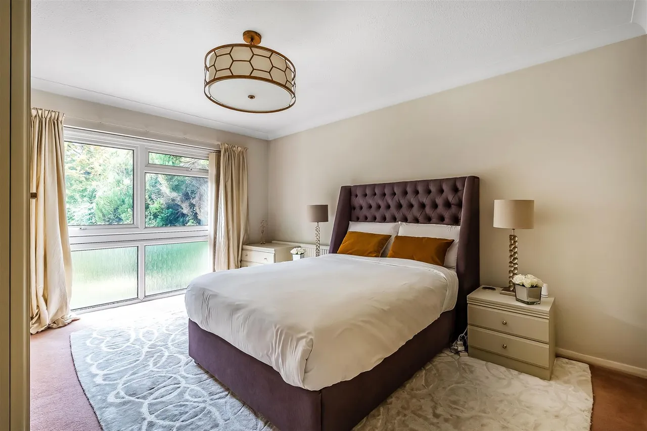 Ermyn Way, Leatherhead, KT22, photo 10