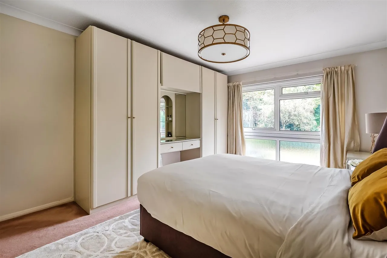 Ermyn Way, Leatherhead, KT22, photo 12