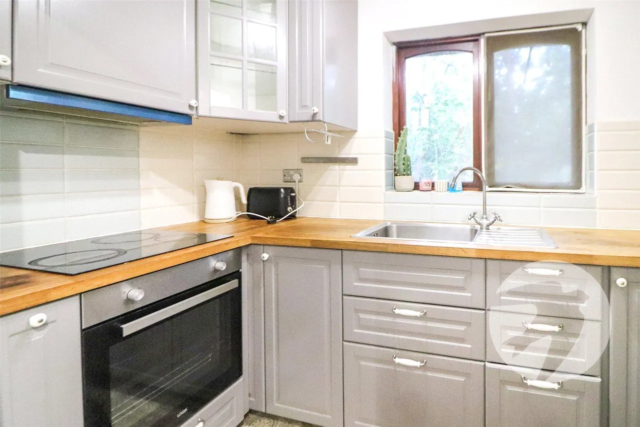 Sandcliff Road, DA8, photo 3