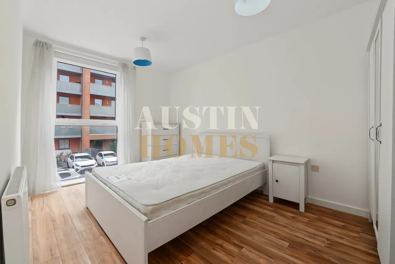 Bathurst Square, London, N15, photo 6