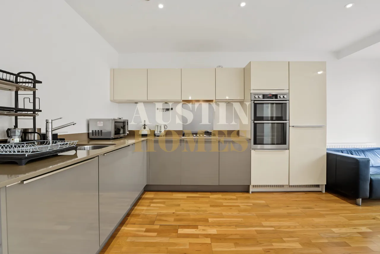 4 bed house for sale — Bathurst Square, London, N15