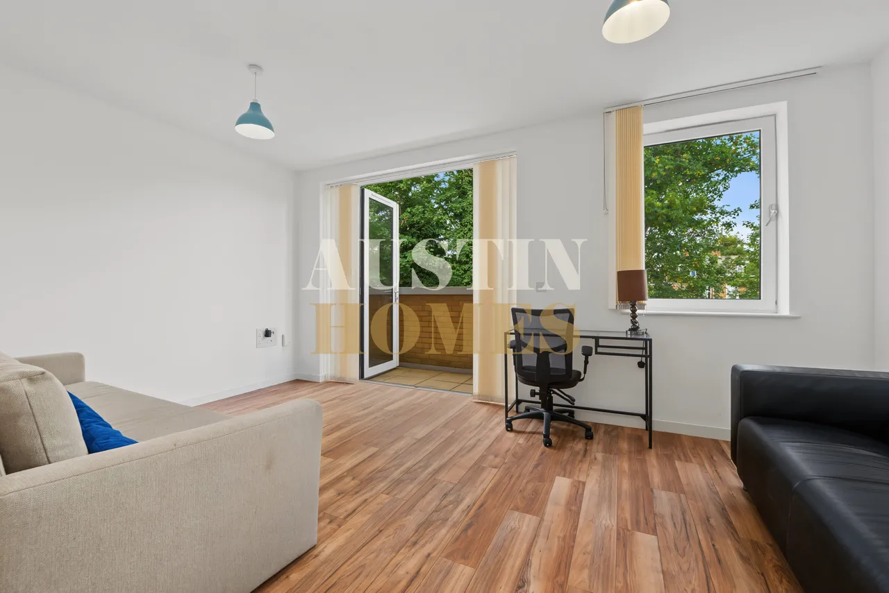 Bathurst Square, London, N15, photo 3