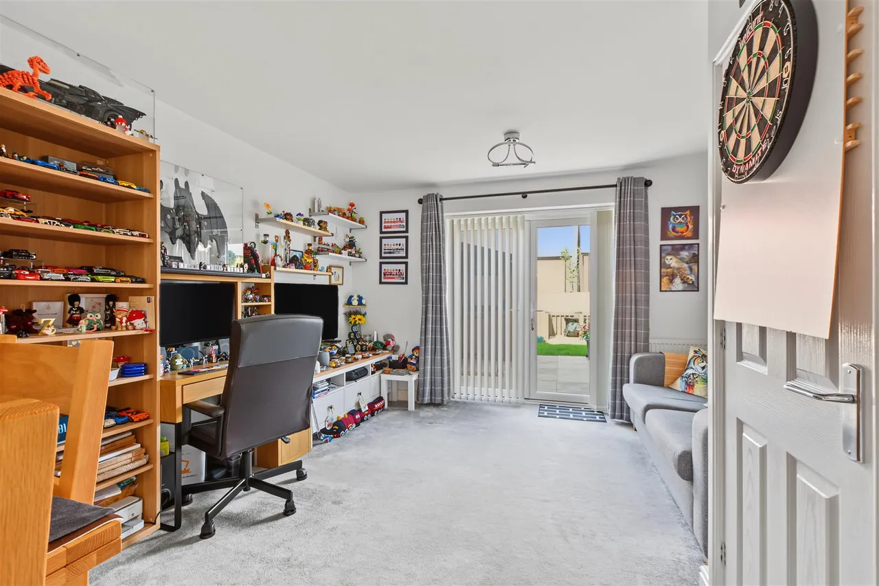 Hollis Close, Stapleford, NG9, photo 4