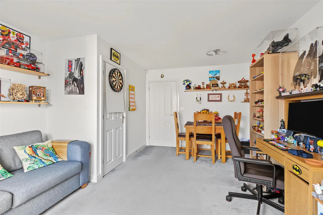 Hollis Close, Stapleford, NG9, photo 5