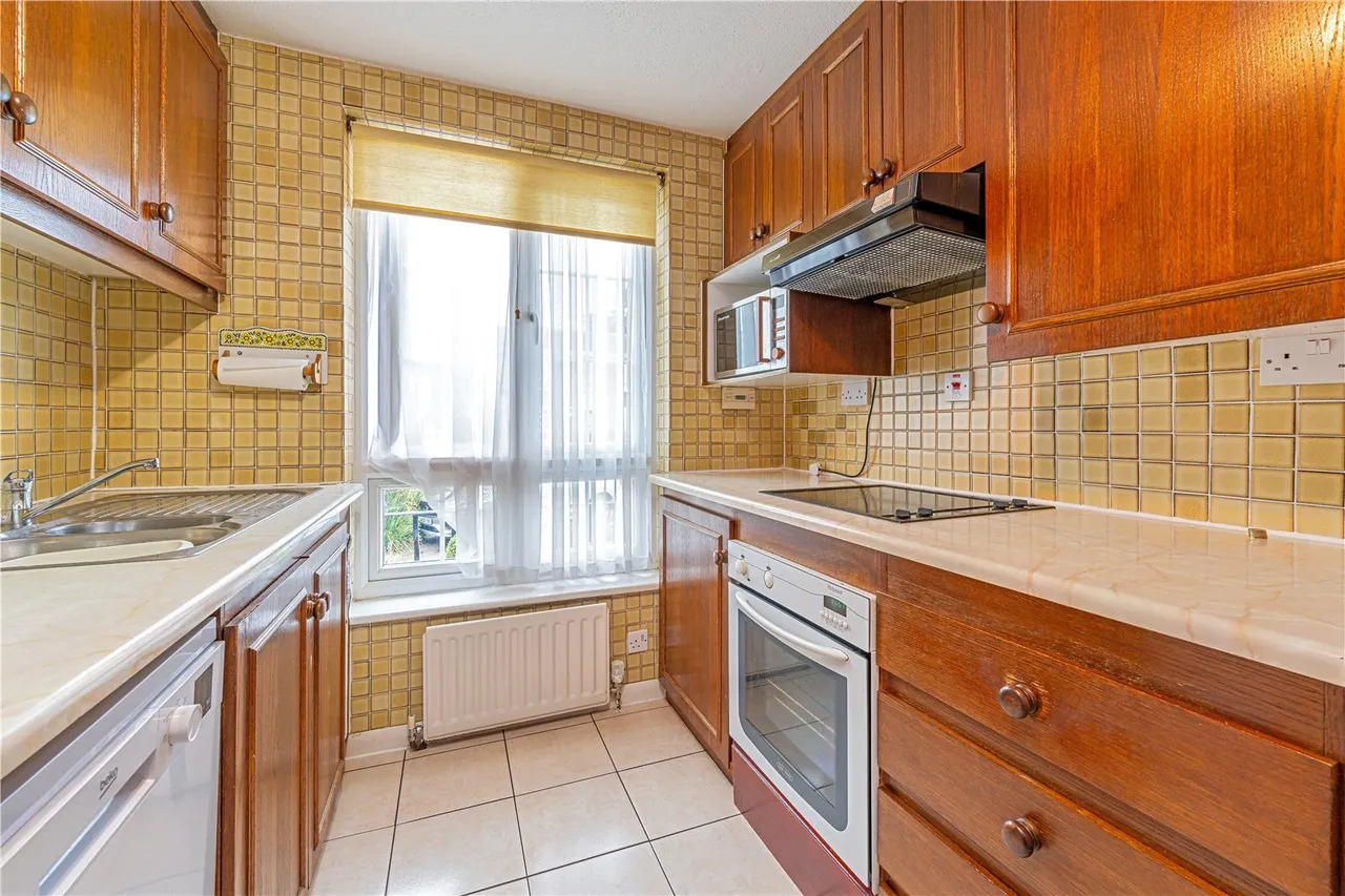 Birch Close, Teddington, TW11 8BJ, photo 4