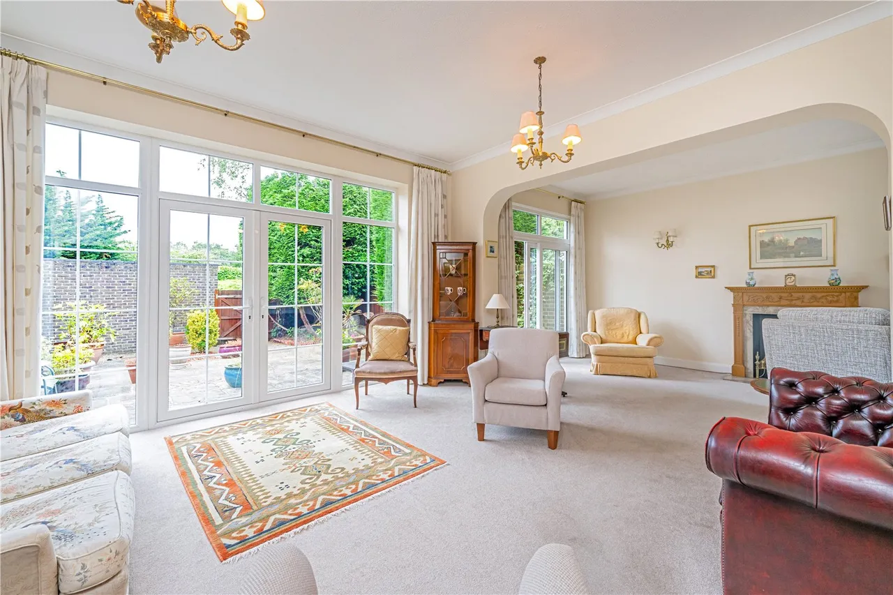 Birch Close, Teddington, TW11 8BJ, photo 2