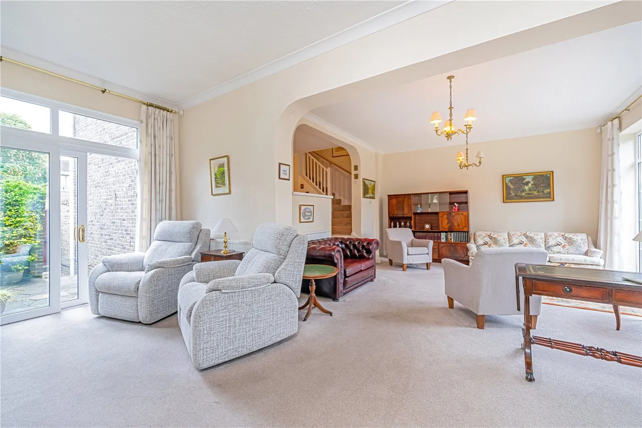 Birch Close, Teddington, TW11 8BJ, photo 3